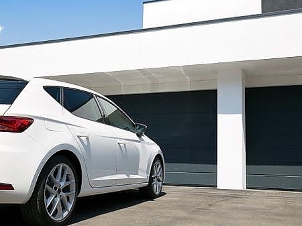 What to Know Before Booking a Same-Day Garage Door Repair in DFW